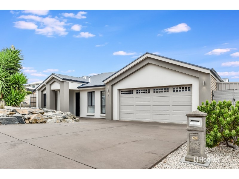 3 Fairway Drive, Mccracken SA 5211