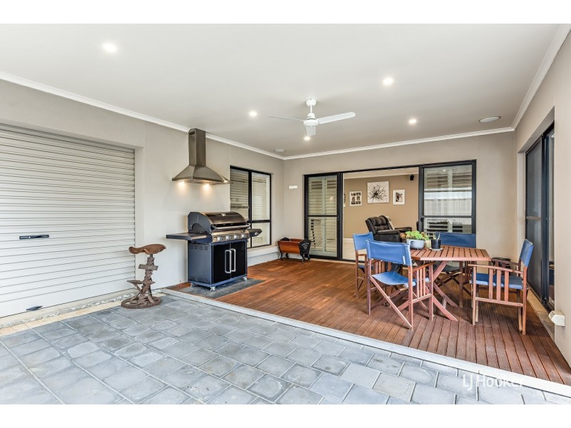 3 Fairway Drive, Mccracken SA 5211