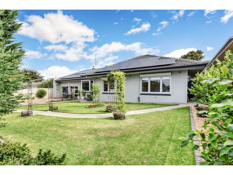 28 The Parkway, Victor Harbor SA 5211