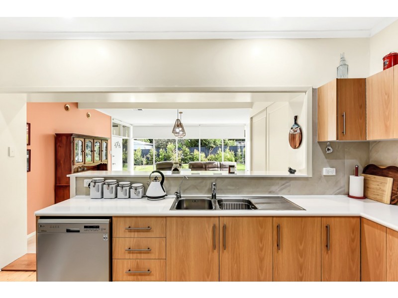 28 The Parkway, Victor Harbor SA 5211