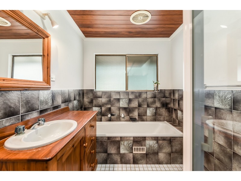 33 Russell Street, Encounter Bay SA 5211