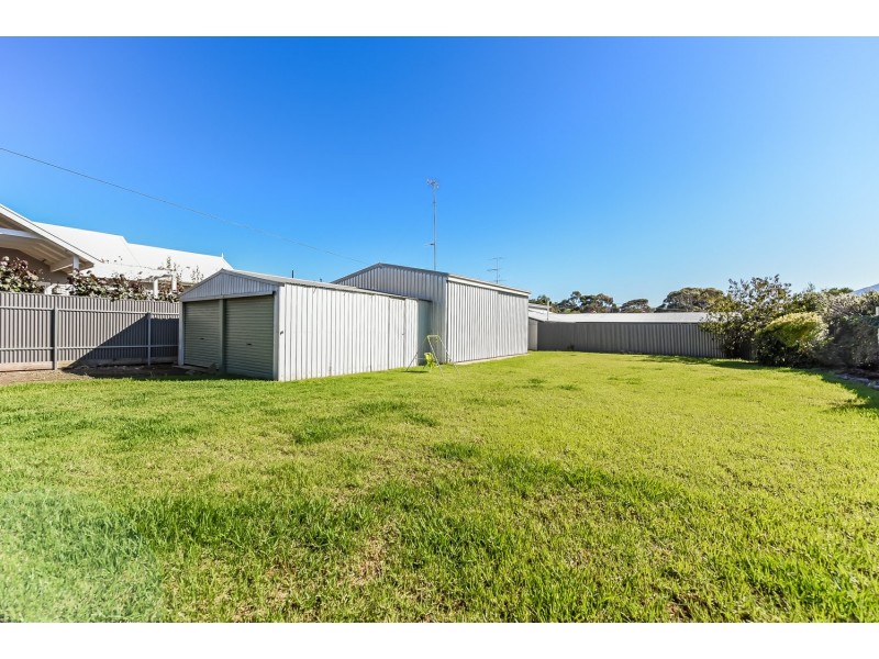 33 Russell Street, Encounter Bay SA 5211