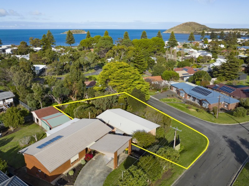 10 Coorong Crescent, Encounter Bay SA 5211