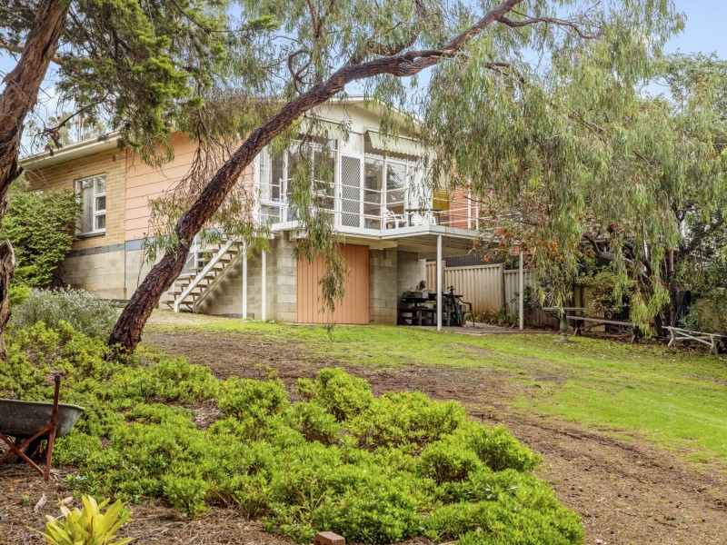10 Coorong Crescent, Encounter Bay SA 5211