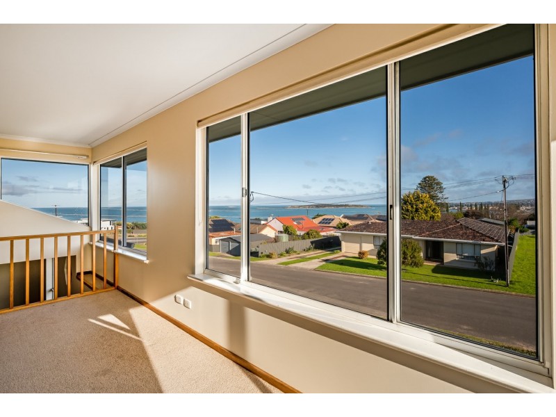 6 Donegal Street, Mccracken SA 5211