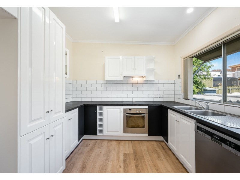 21 Swain Road, Victor Harbor SA 5211