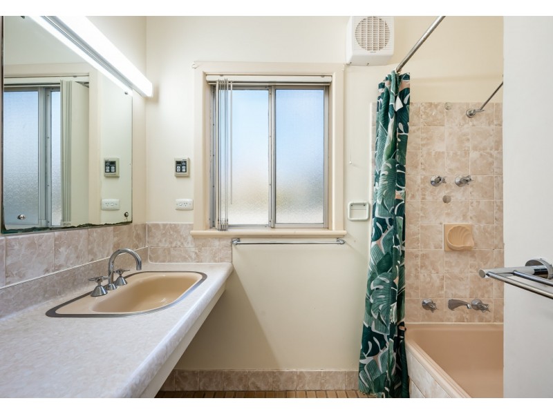 21 Swain Road, Victor Harbor SA 5211