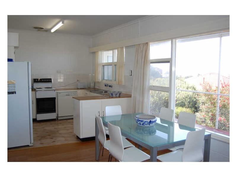 17 The Crescent, Victor Harbor SA 5211