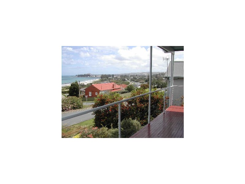 17 The Crescent, Victor Harbor SA 5211