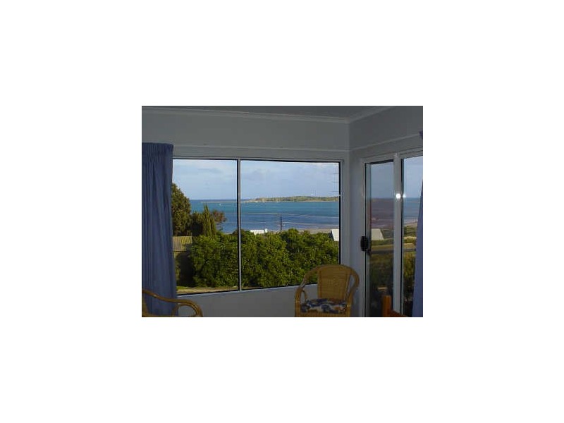 17 The Crescent, Victor Harbor SA 5211