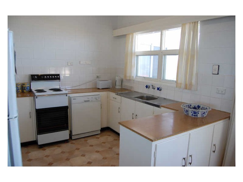 17 The Crescent, Victor Harbor SA 5211