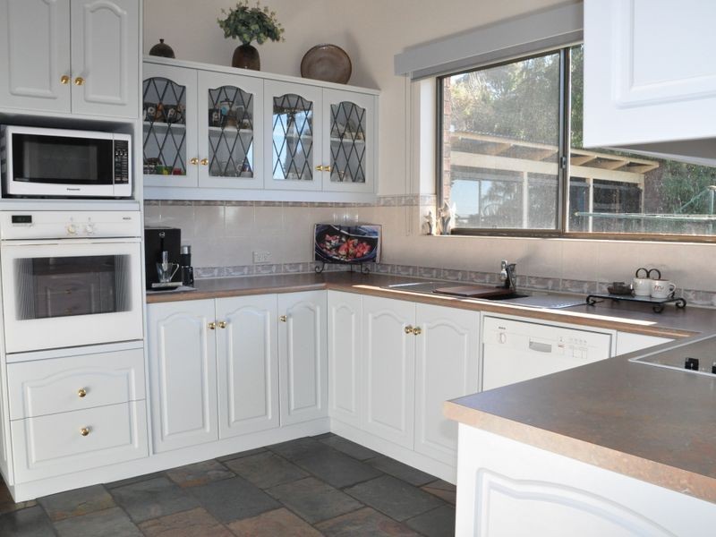 8 Edzell Road, Victor Harbor SA 5211