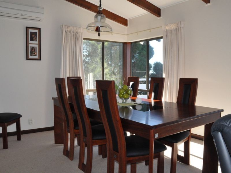 8 Edzell Road, Victor Harbor SA 5211