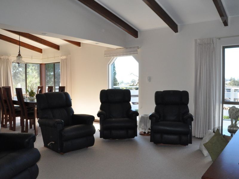 8 Edzell Road, Victor Harbor SA 5211