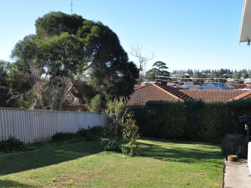 8 Edzell Road, Victor Harbor SA 5211