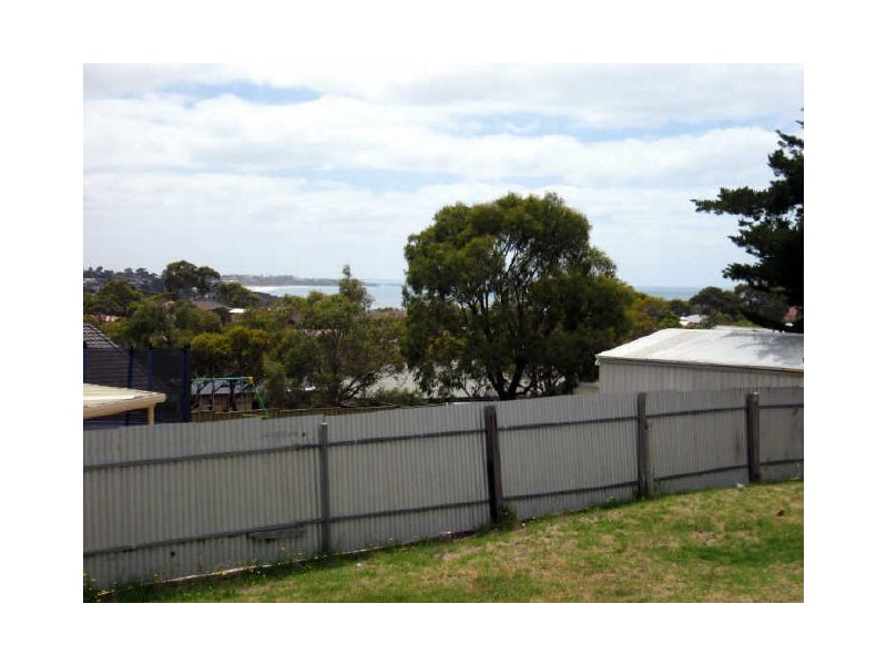 18 Surrey Avenue, Victor Harbor SA 5211