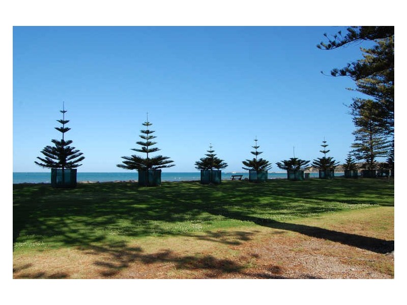 13-15 Flinders Parade, Victor Harbor SA 5211