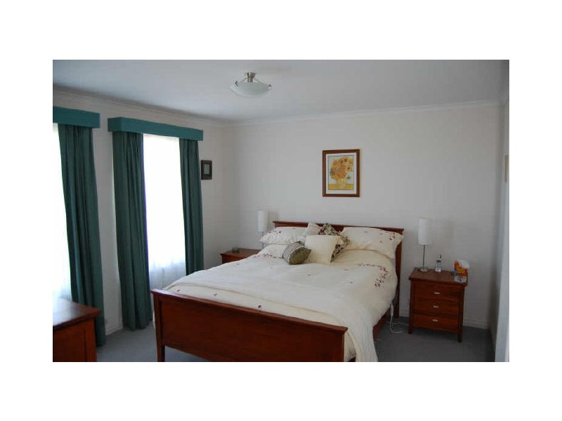 32 Tripp Street, Encounter Bay SA 5211