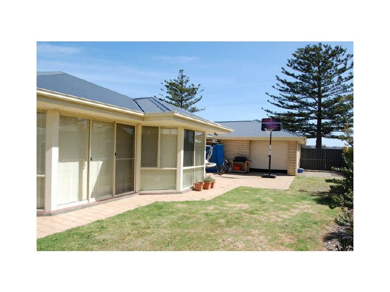 18 George Main Road, Encounter Bay SA 5211
