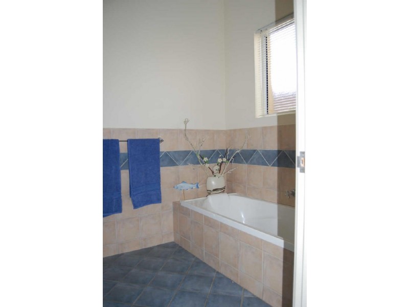 17 Ridge Avenue, Encounter Bay SA 5211