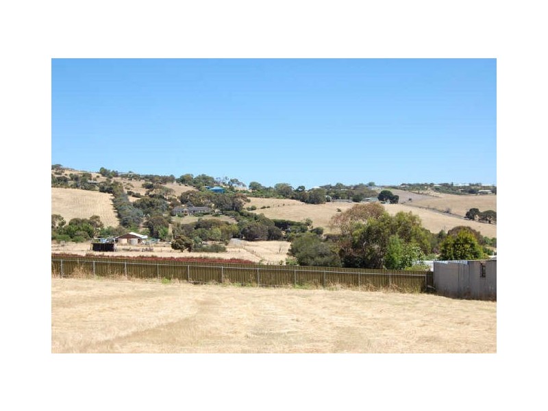 21 White Crescent, Encounter Bay SA 5211