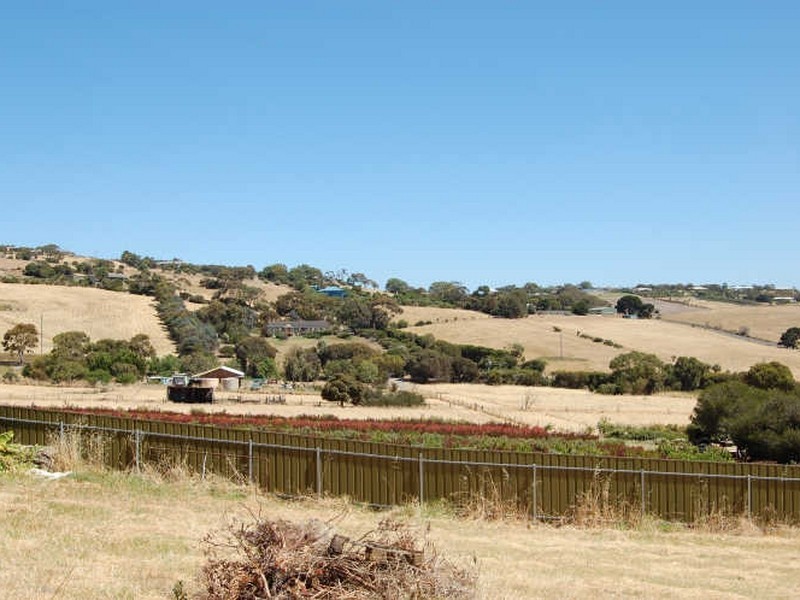 23 White Crescent, Encounter Bay SA 5211