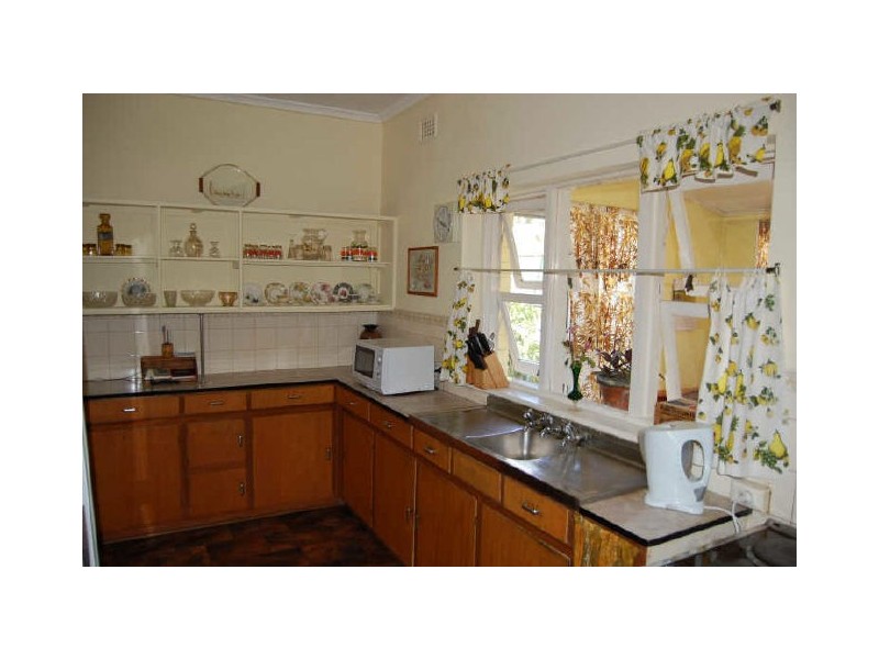 84 Bay Road, Encounter Bay SA 5211