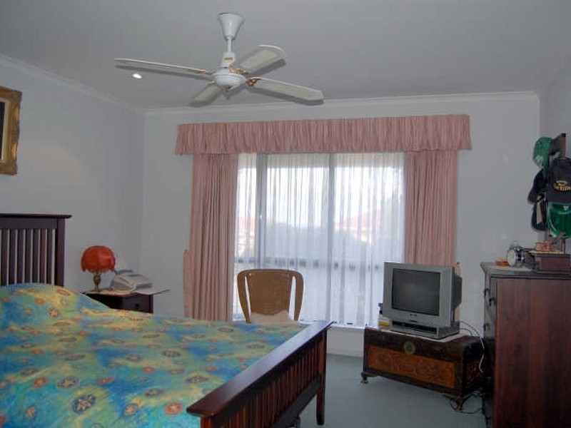 32 Southern Right Cres, Encounter Bay SA 5211