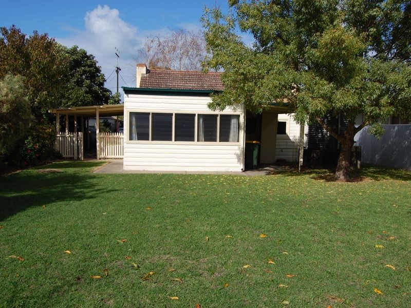 11 Lindsay Street, Victor Harbor SA 5211