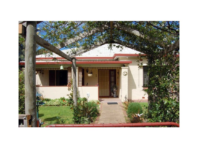6 Leworthy Street, Victor Harbor SA 5211