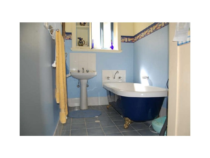 6 Leworthy Street, Victor Harbor SA 5211