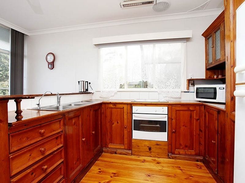 17 Swain Road, Victor Harbor SA 5211