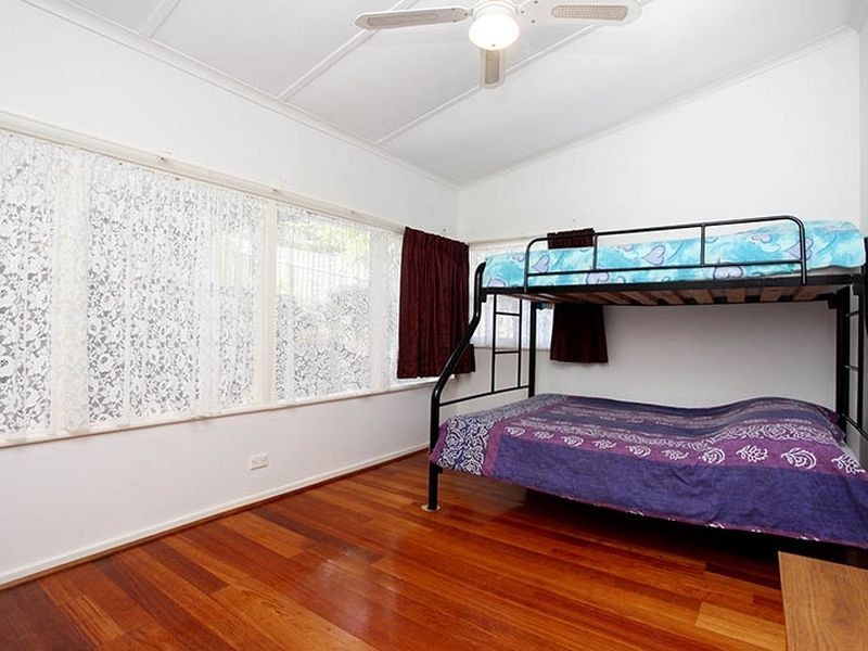 17 Swain Road, Victor Harbor SA 5211