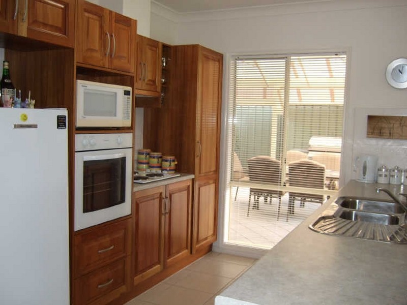 4 Allen Street, Encounter Bay SA 5211
