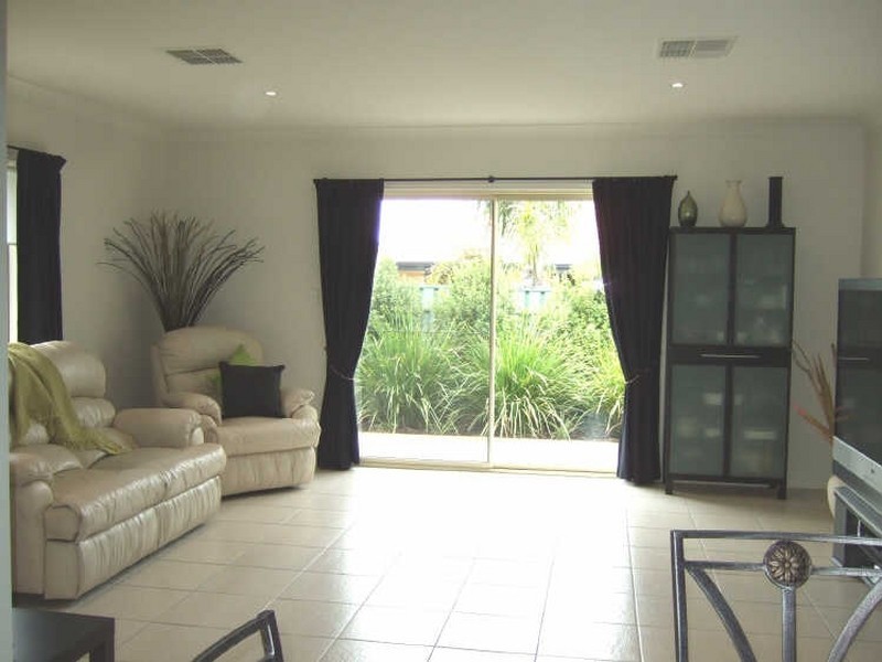 4 Allen Street, Encounter Bay SA 5211