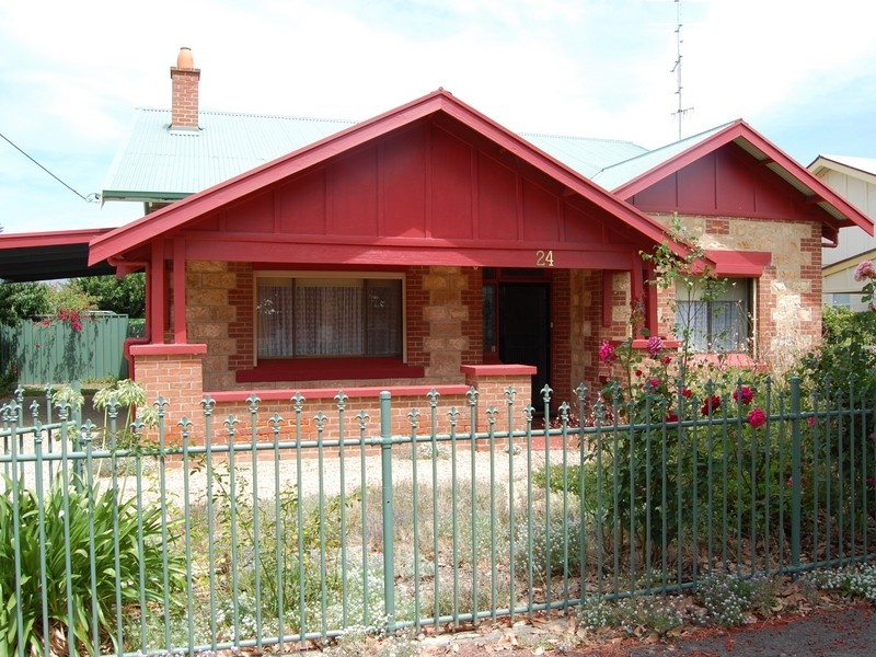 24 Sturt Street, Victor Harbor SA 5211