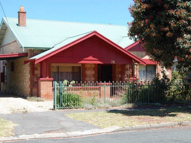 24 Sturt Street, Victor Harbor SA 5211
