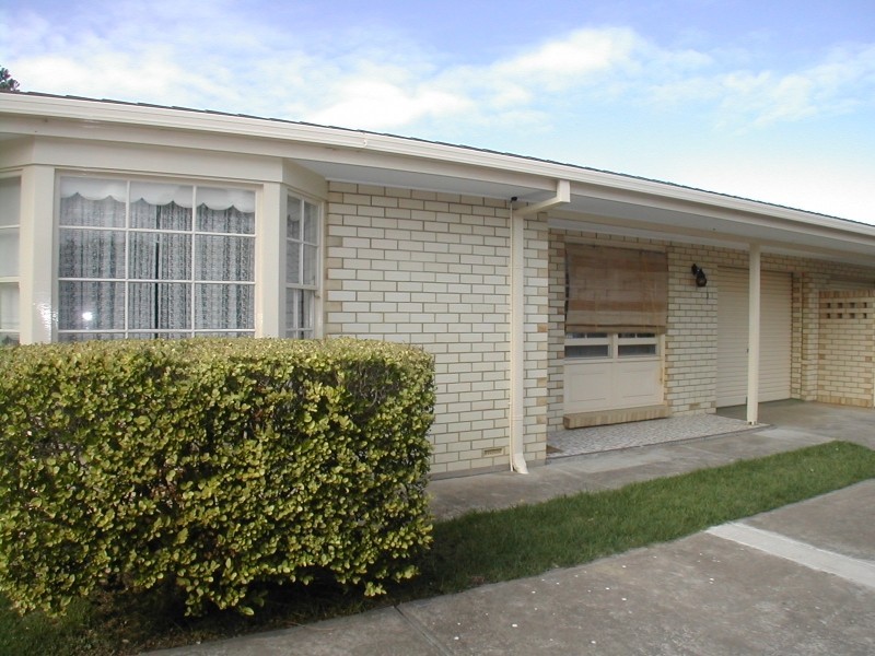 3/4 Russell Street, Encounter Bay SA 5211