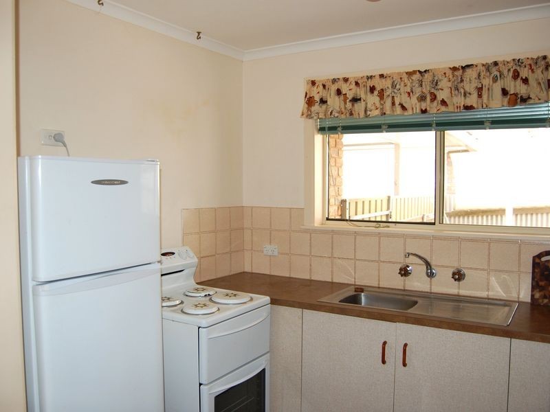 2/30 Marlbrough Ave, Victor Harbor SA 5211