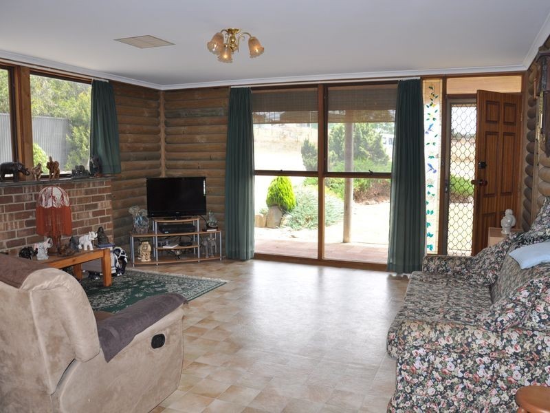 10 Wattlebury Road, Victor Harbor SA 5211