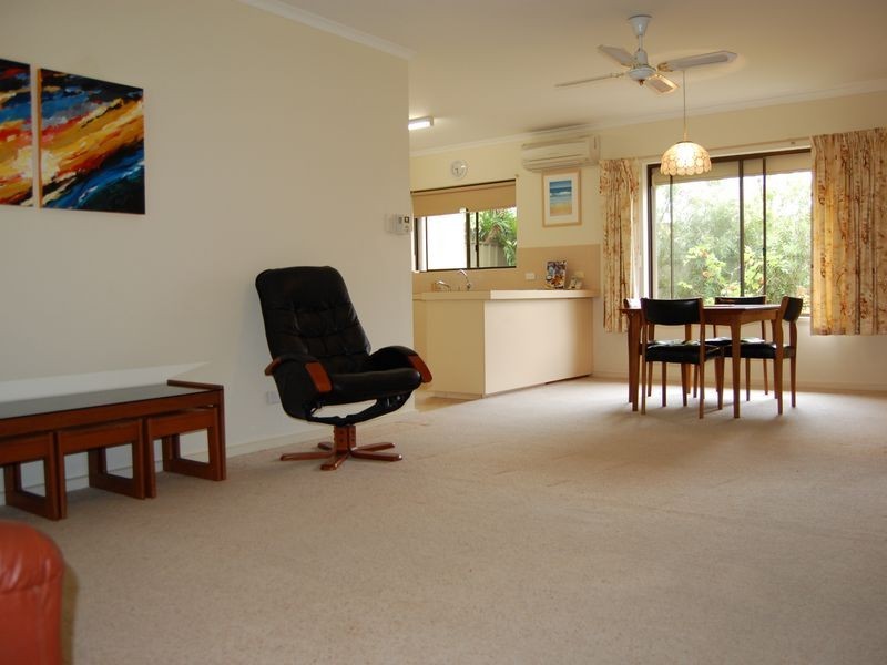 2/10 Carlyle Street, Victor Harbor SA 5211