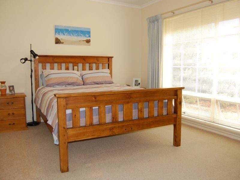 2/10 Carlyle Street, Victor Harbor SA 5211