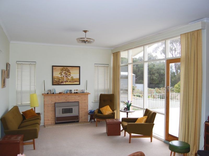 10 Warland Avenue, Victor Harbor SA 5211