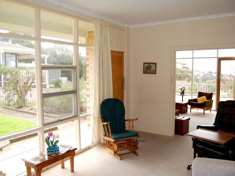 10 Warland Avenue, Victor Harbor SA 5211