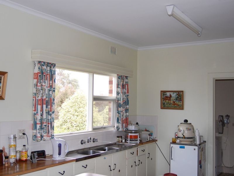 10 Warland Avenue, Victor Harbor SA 5211