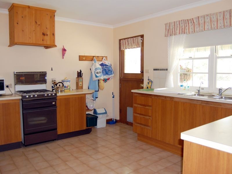 17 Altman Avenue, Victor Harbor SA 5211