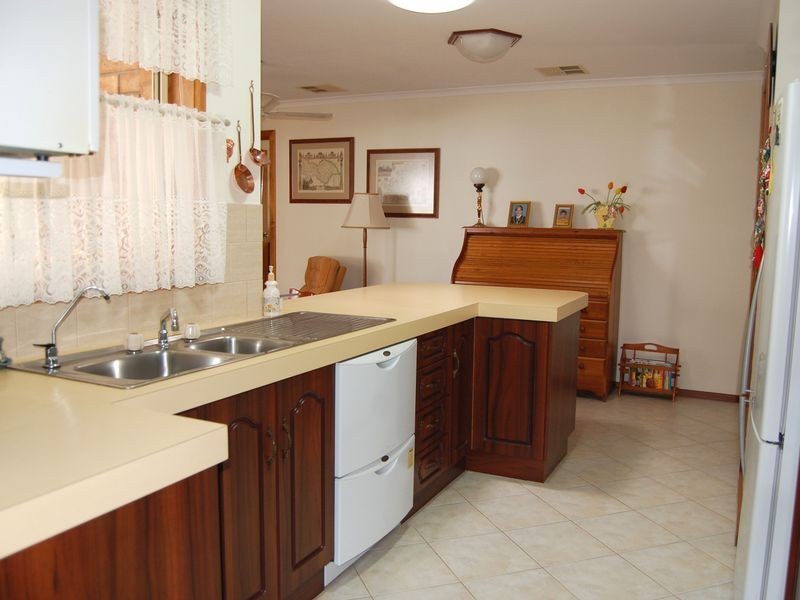 20 Dolphin Ave, Encounter Bay SA 5211