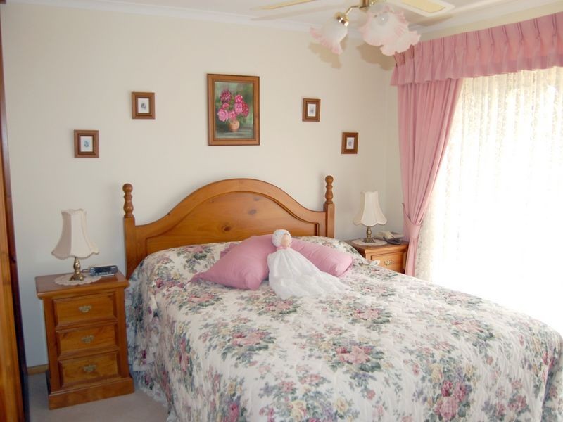 20 Dolphin Ave, Encounter Bay SA 5211