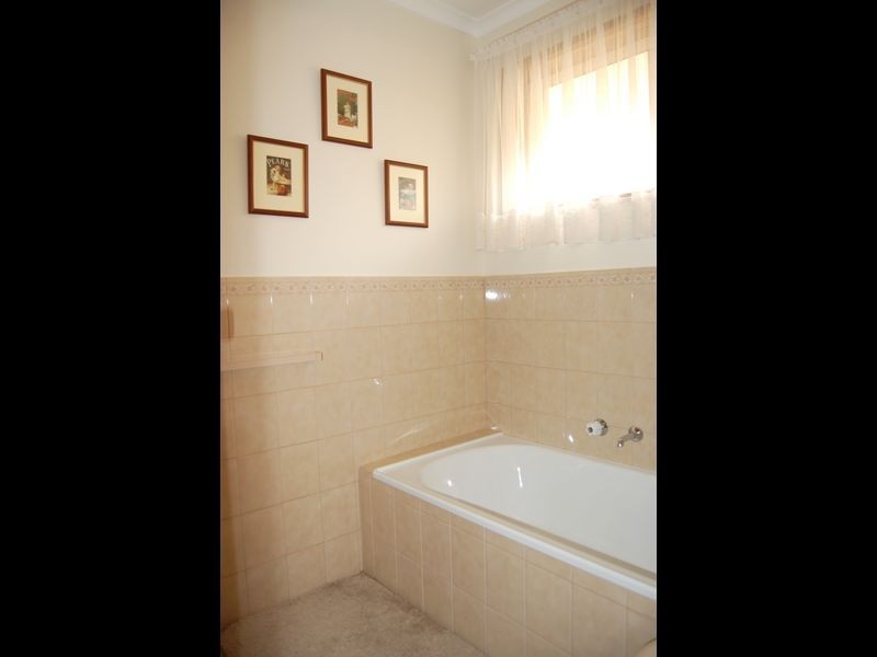 20 Dolphin Ave, Encounter Bay SA 5211