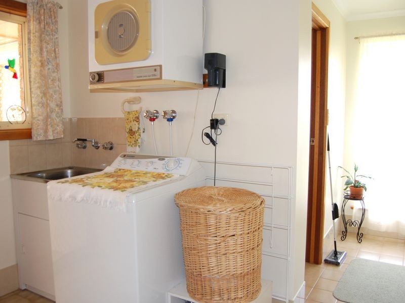 20 Dolphin Ave, Encounter Bay SA 5211